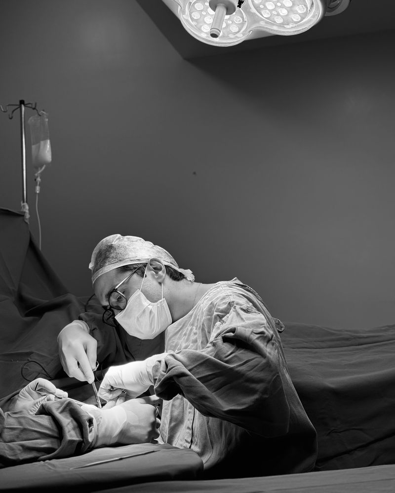 Dr. Bernardo Alves no centro cirúrgico